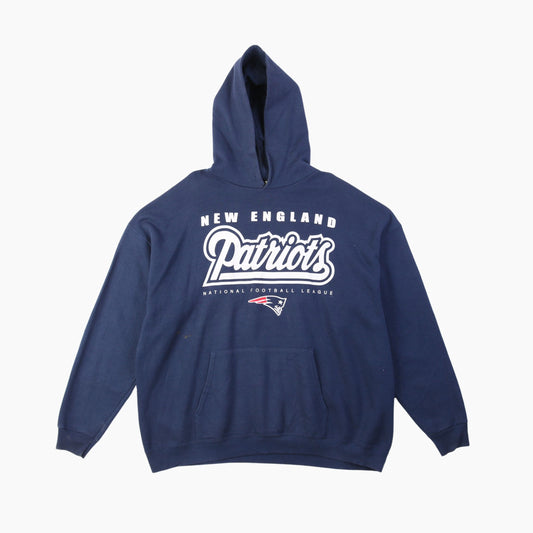 Vintage 'New England Patriots' Graphic Sweatshirt - American Madness