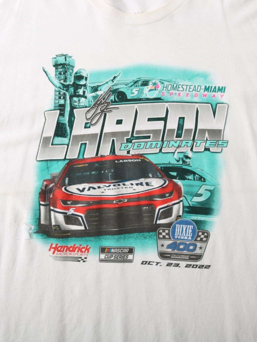 'Larson Dominates' T-shirt